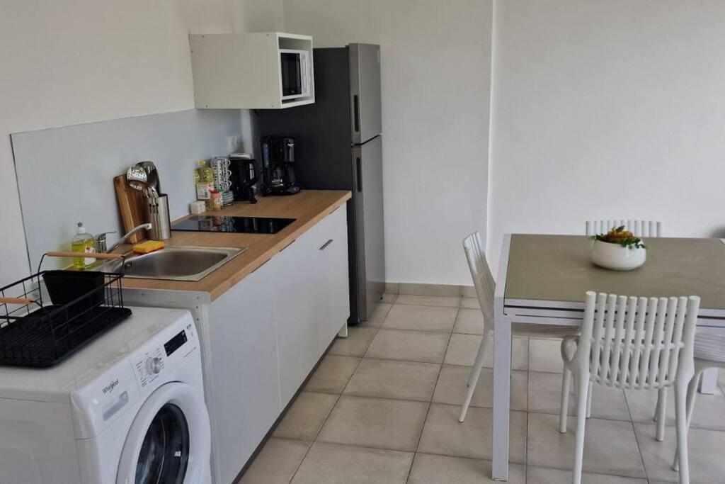 Joli T2 En Bas De Villa Vue Jardin Et Mer Vieux-Habitants Kültér fotó